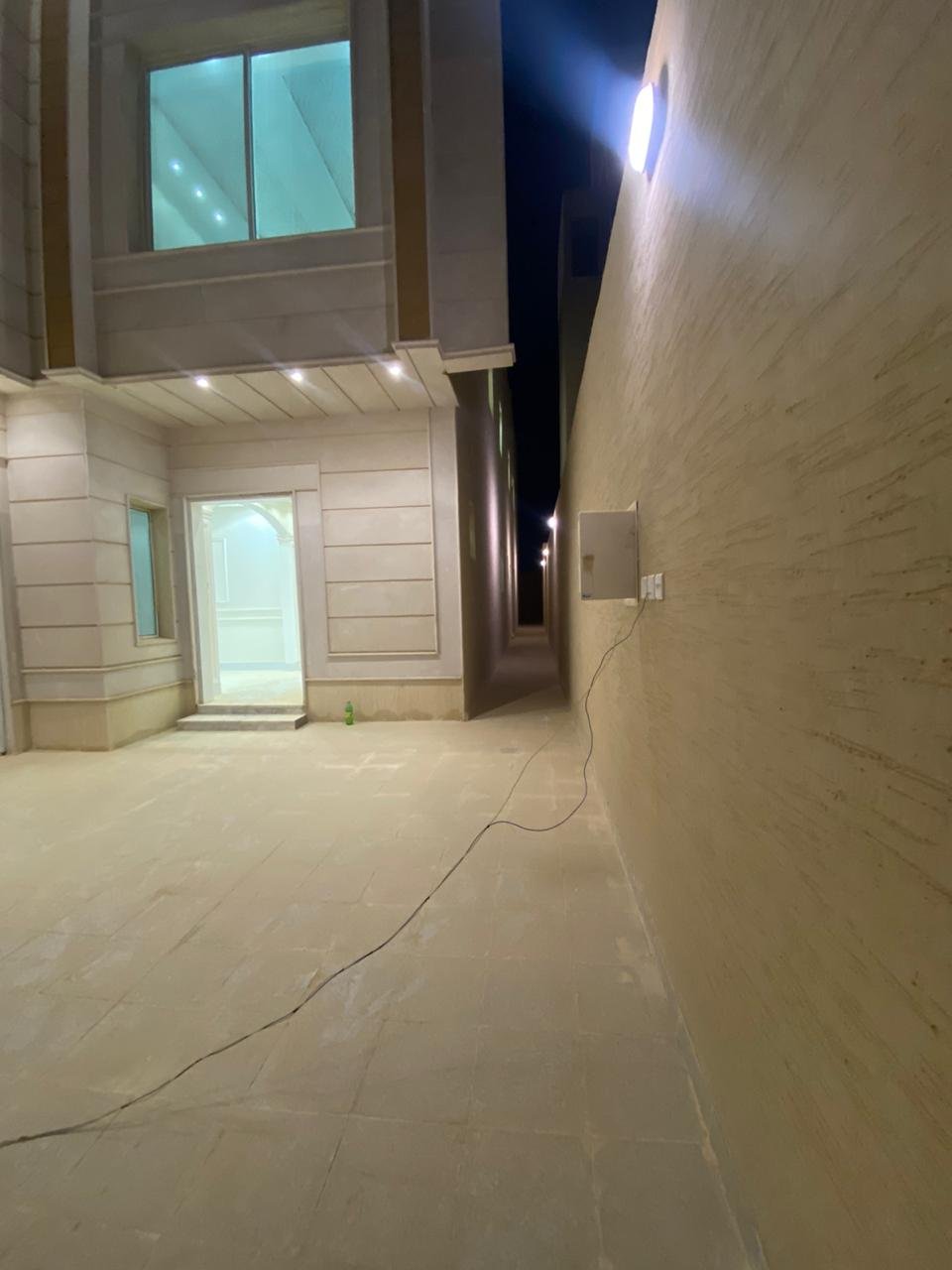 ثنتين جاهزه و الثالثه تاسيس 