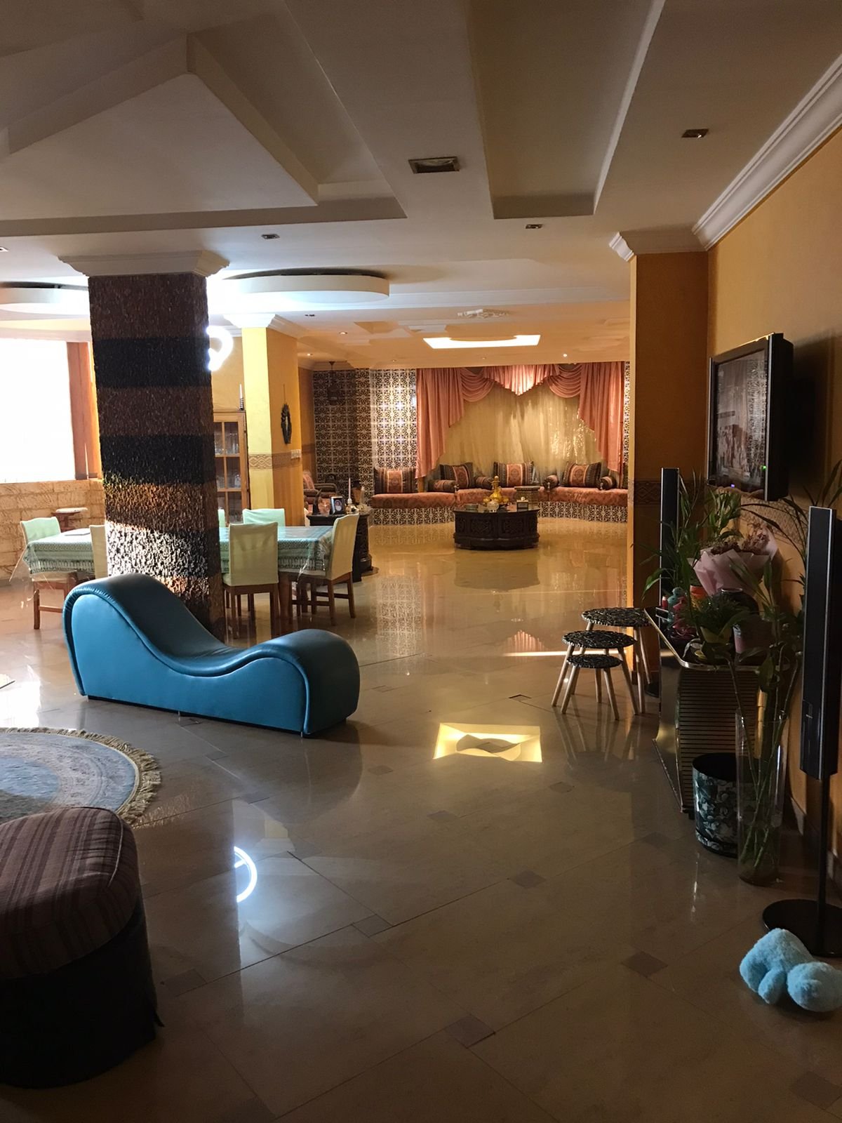 للبيع فيلا دورين وملحق بجدة حي البساتين